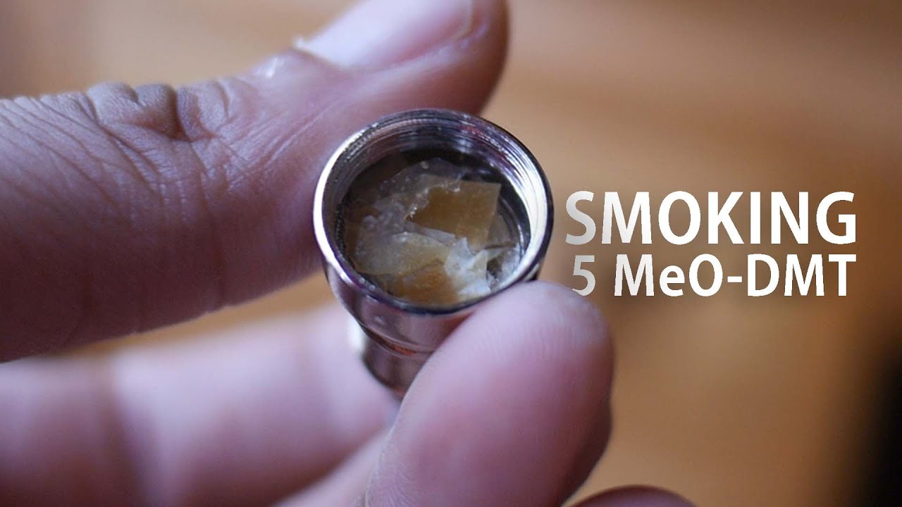 What are the potential risks associated with 5-MeO-DMT use?